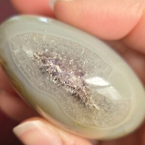 Quartz/Amethyst Agate Palm Stone